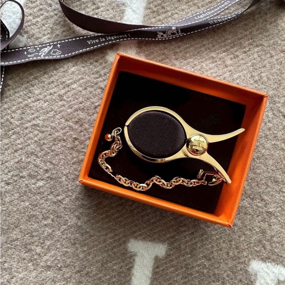 BNIB Hermes glove clip gold hardware